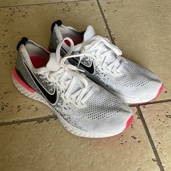 Nike Women’s Epic React Flyknit Size 9 - Picture 7 of 8